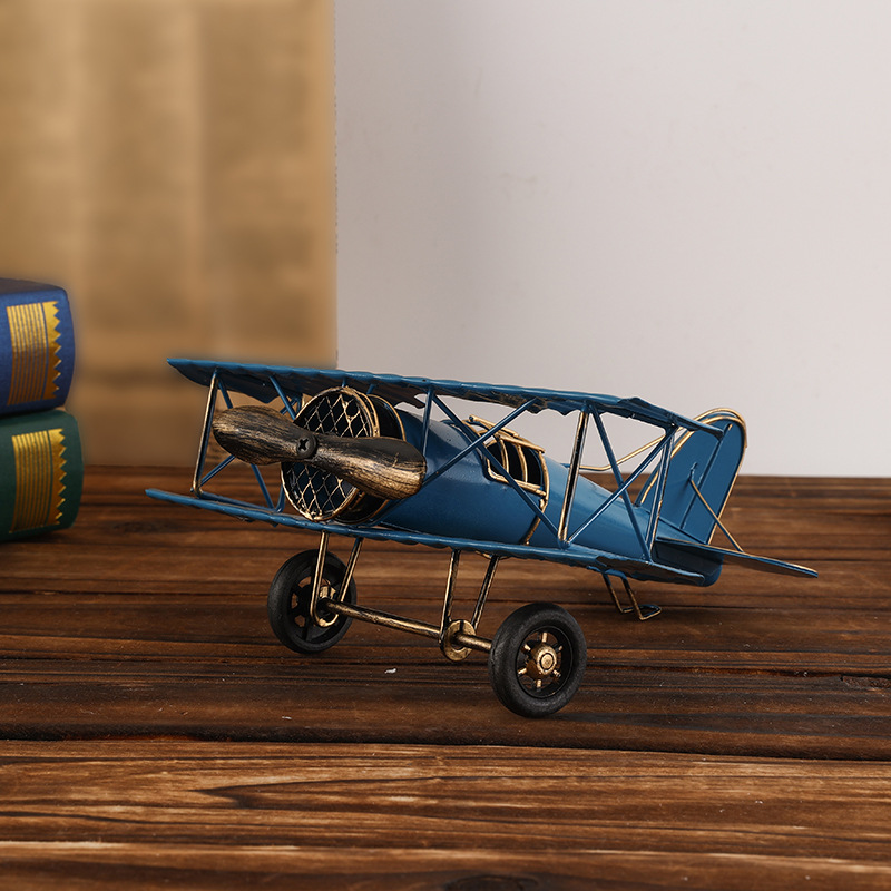 Desk Setup Photo - Modelo de aeronave de metal de